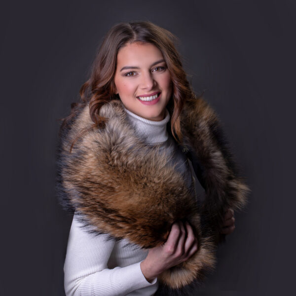 golier-myvalovec-dlzka-cca-100cm-2.jpg Kožušinový golier – mýval „mývalovec“ – foto 2