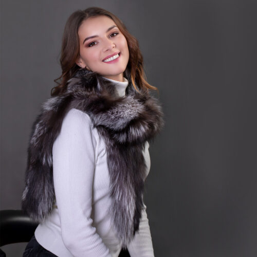 stola-kombinacia-striebornej-a-polarnej-lisky-dlzka-cca-170-cm.jpg Štóla – strieborná líška