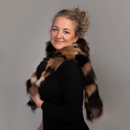 stola-polarna-liska-farbena-dlzka-cca-170-cm-4.jpg Štóla – polárna líška, hnedé odtiene