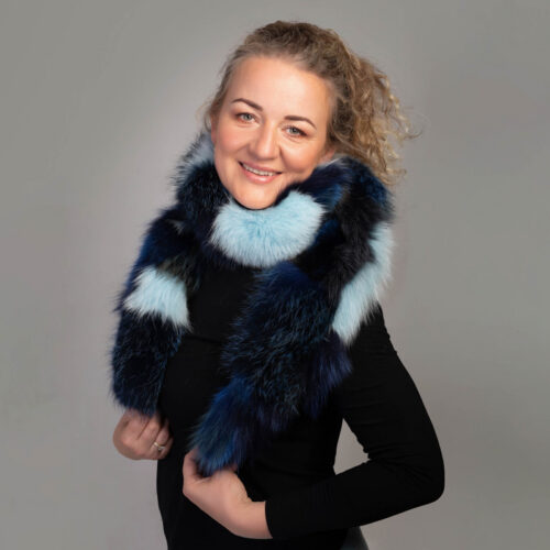 stola-polarna-liska-farbena-dlzka-cca-170-cm-6.jpg Štóla – polárna líška, modré odtiene